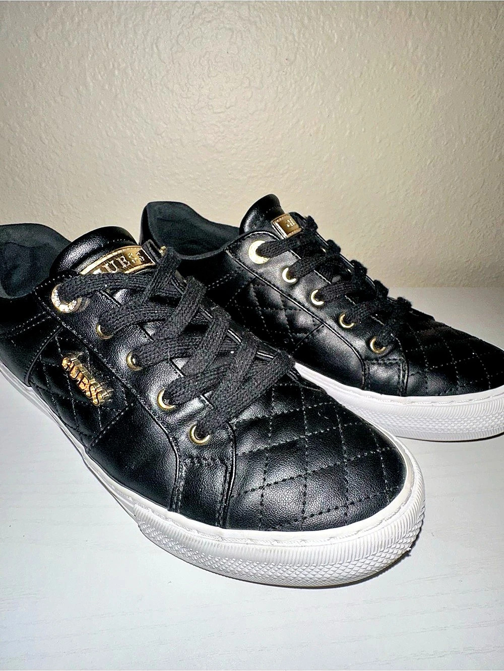 Guess Loven Quilted Sneaker Black w/ Gold & Patent Leather Accents Size 9 GUC